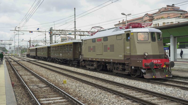 TRENORD, IL TRENO STORICO FESTEGGIA 100 ANNI CON OTTO CORSE VERSO I LAGHI MAGGIORE E DI COMO